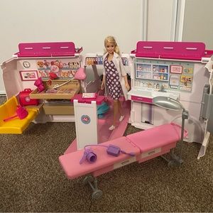 Mattel BARBIE Care Clinic 2-in-1 AMBULANCE & HOSPITAL Playset Lights & Sounds.